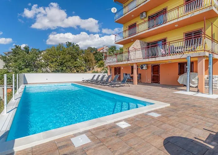 Villa With Pool Riviera